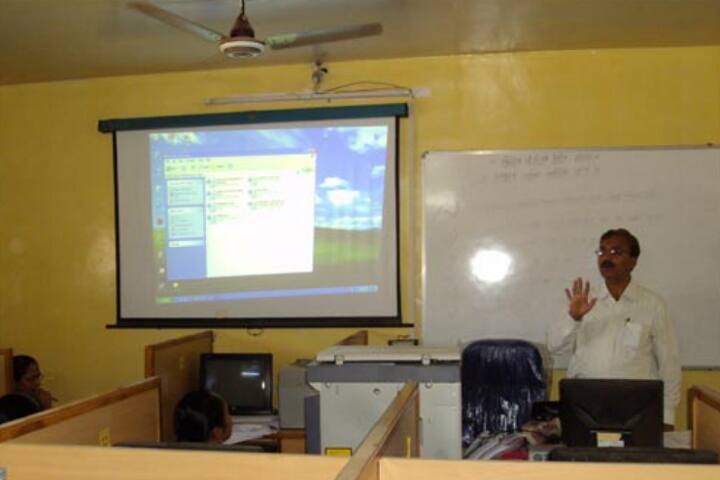 Late Shree NR Boricha Education Trust Sanchalit Arts and Commerce College campus in Junagadh, Gujarat, India — photo 6