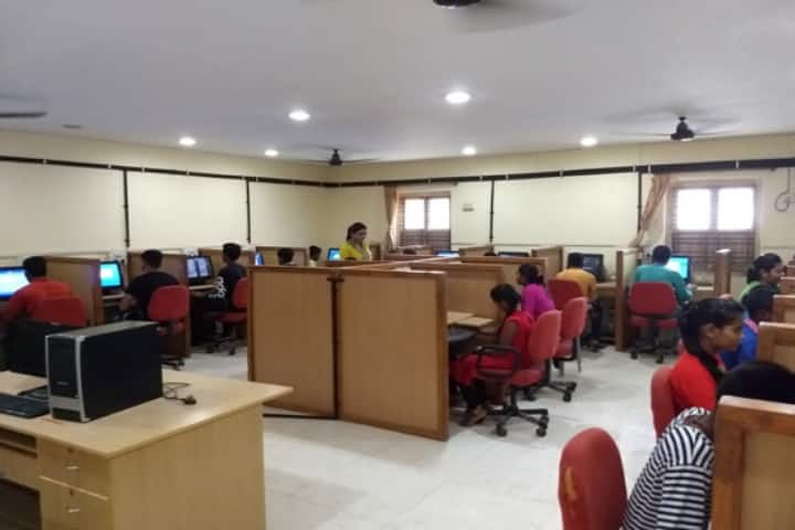 JP Pardiwala Arts and Commerce College campus in Valsad, Gujarat, India — photo 2