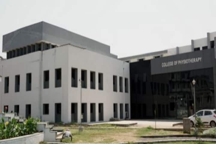 Sumandeep College of Physiotherapy campus in Vadodara, Gujarat, India — photo 1