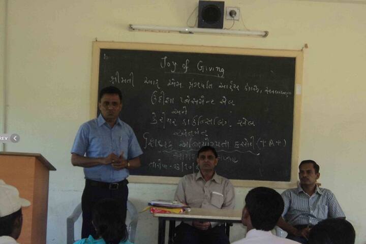 Smt RM Prajapati Arts College campus in Mehsana, Gujarat, India — photo 2