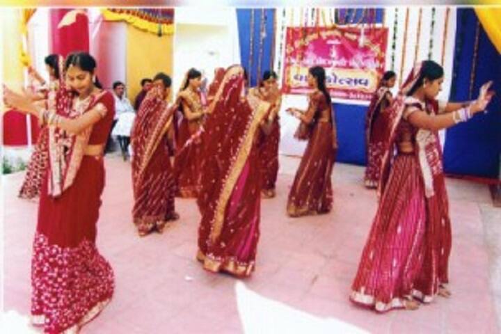 Smt RM Prajapati Arts College campus in Mehsana, Gujarat, India — photo 3
