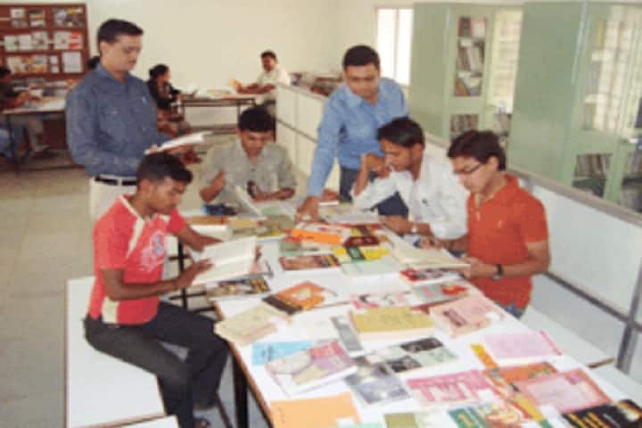 MM Chaudhari Arts College campus in Sabarkantha, Gujarat, India — photo 4