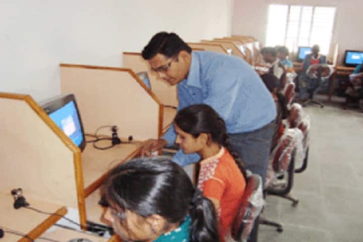 MM Chaudhari Arts College campus in Sabarkantha, Gujarat, India — photo 5