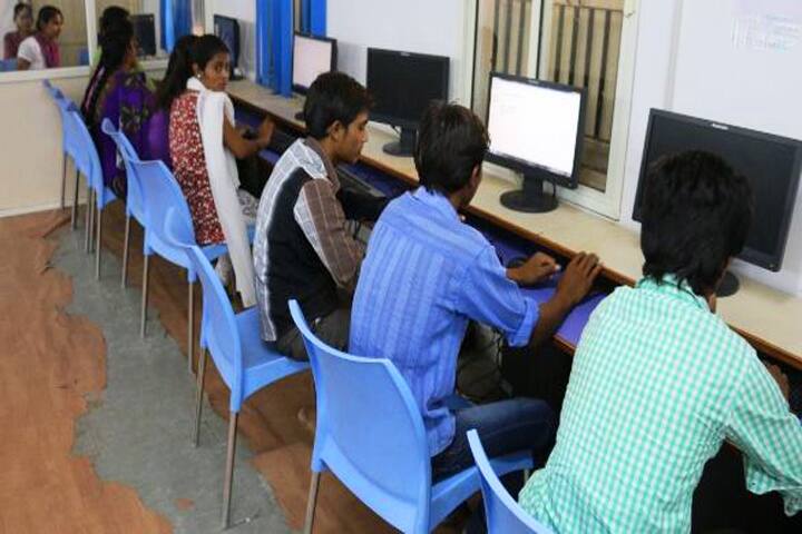 Kapadia NMMS Arts and The SNSB Commerce College campus in Chhota Udepur, Gujarat, India — photo 6