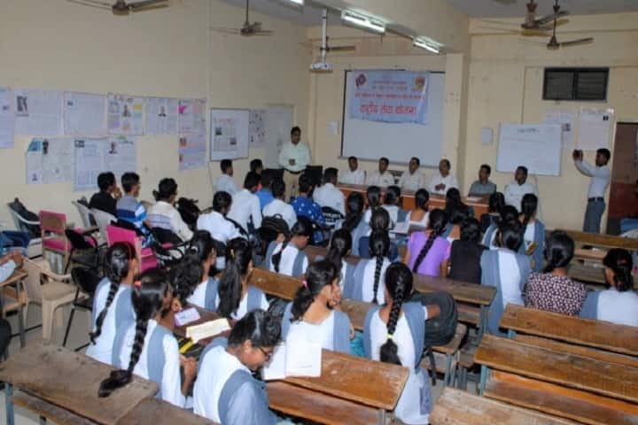 Shri Vitthalrao Shankarrao Naik Arts Commerce and Science College campus in Raver, Maharashtra, India — photo 3