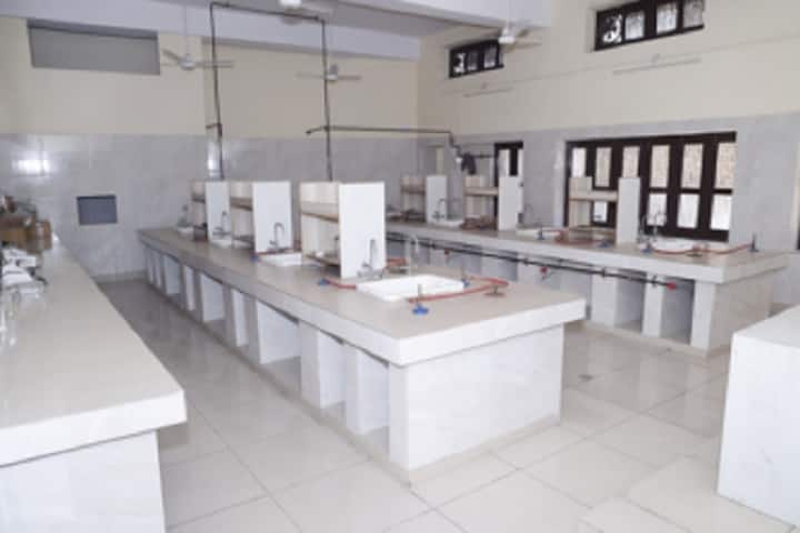 Vaish Mahila Mahavidyalaya campus in Rohtak, Haryana, India — photo 3