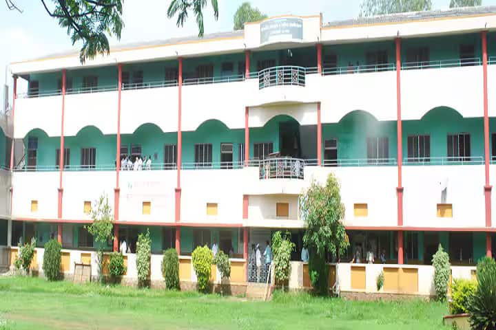 Yashwantrao Chavan Arts and Commerce College campus in Sangli, Maharashtra, India — photo 1