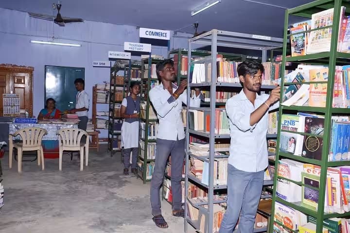 Tirunelveli Dakshina Mara Nadar Sangam College campus in Kallikulam, Tamil Nadu, India — photo 5