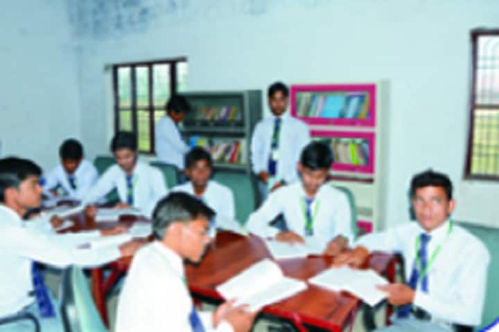 Chaudhary Harnam Singh Mahavidyalaya campus in Bareilly, Uttar Pradesh, India — photo 2