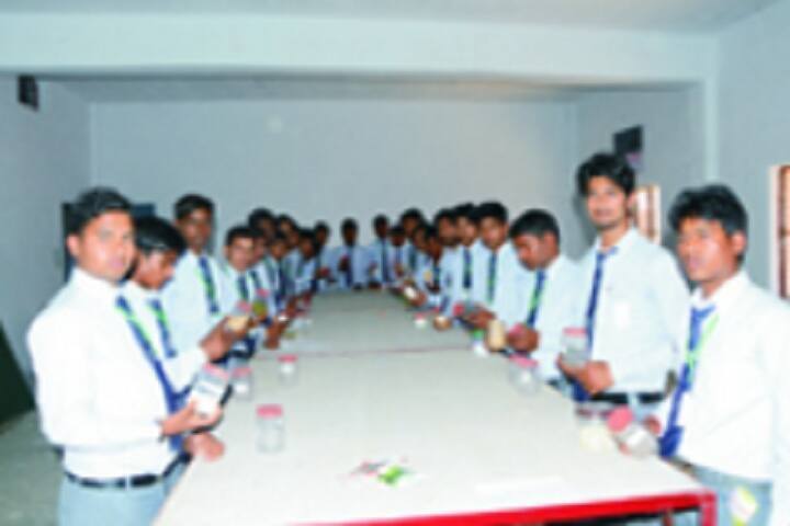 Chaudhary Harnam Singh Mahavidyalaya campus in Bareilly, Uttar Pradesh, India — photo 4