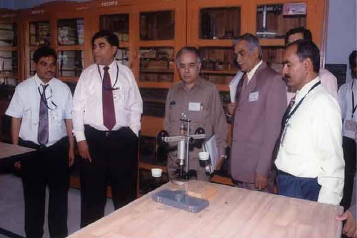 Smt Shantaben Motilal Panchal Science College campus in Sabarkantha, Gujarat, India — photo 5