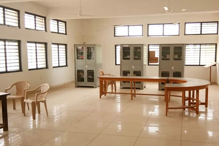 Shree Un Vibhag Kelvani Mandal Science College campus in Banaskantha, Gujarat, India — photo 3