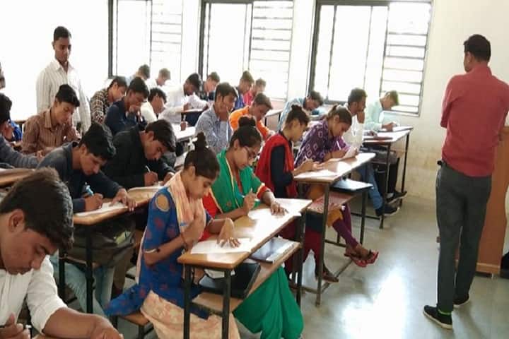 Shree Un Vibhag Kelvani Mandal Science College campus in Banaskantha, Gujarat, India — photo 4
