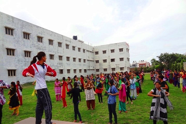 Mahila Arts and Commerce College campus in Veraval, Gujarat, India — photo 4