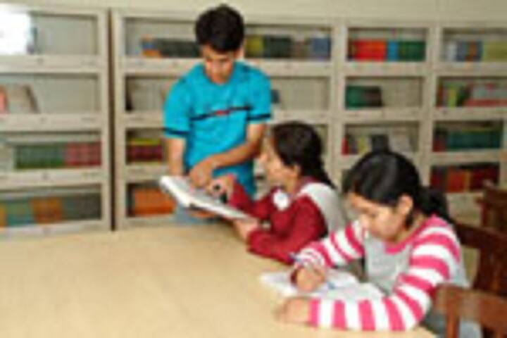 KV Virani Institute of Pharmacy and Research Centre campus in Amreli, Gujarat, India — photo 5