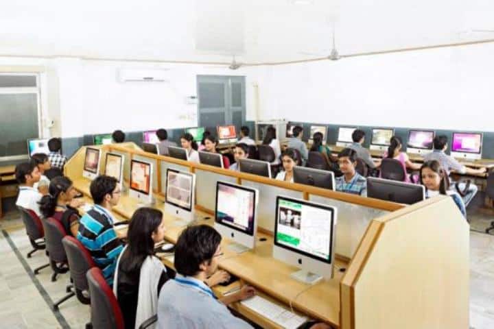 SRM Institute of Science and Technology campus in Modinagar, Uttar Pradesh, India — photo 5