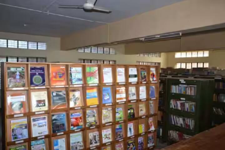 Yashwantrao Chavan College of Science campus in Karad, Maharashtra, India — photo 5