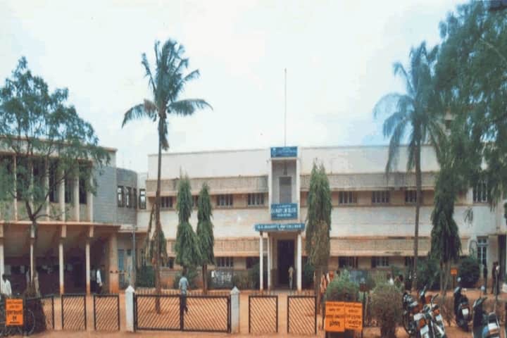 KLE Society's Jagadguru Tontadarya College campus in Betageri, Karnataka, India — photo 1