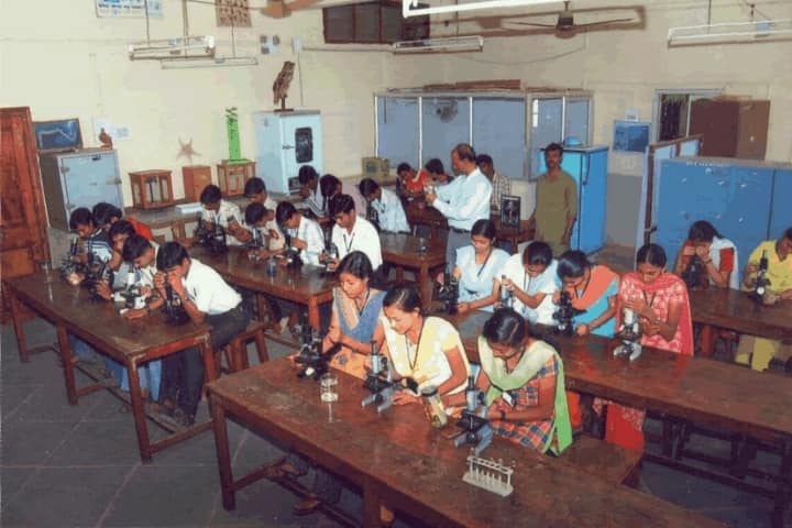 KLE Society's Jagadguru Tontadarya College campus in Betageri, Karnataka, India — photo 2