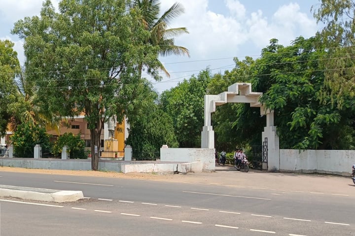 Shri Madhavrao Patil Mahavidyalaya campus in Murum, Maharashtra, India — photo 2