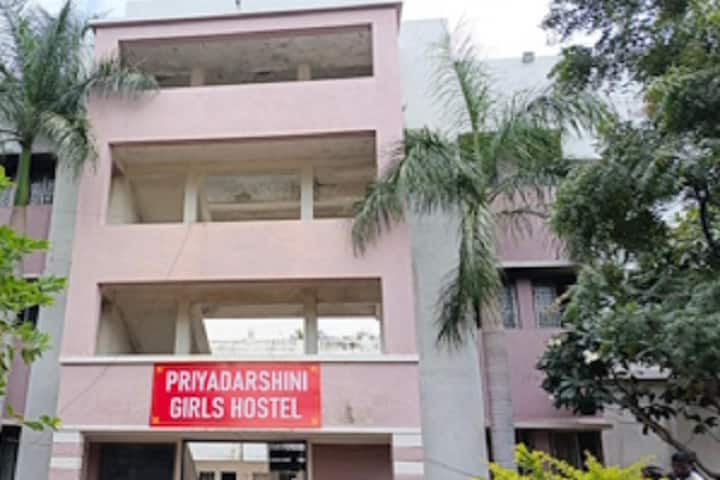 Shri Madhavrao Patil Mahavidyalaya campus in Murum, Maharashtra, India — photo 6
