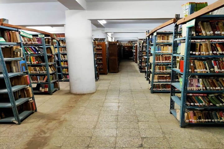 Shri SS Patil Arts Shri Bhausaheb TT Salunkhe Commerce and Shri GR Pandit Science College campus in Jalgaon, Maharashtra, India — photo 4