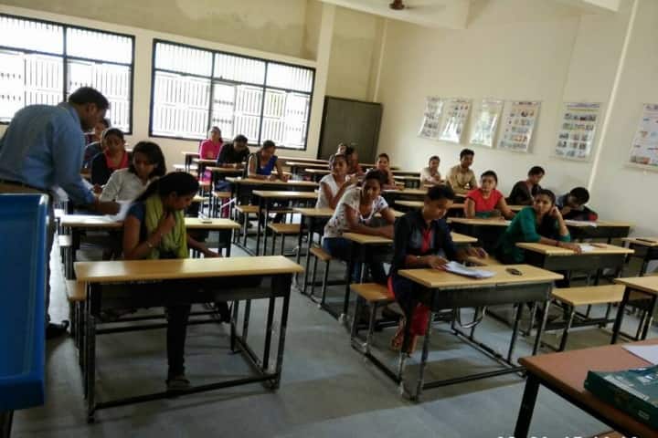 Smt MM Shah Mahila Arts College campus in Mehsana, Gujarat, India — photo 2