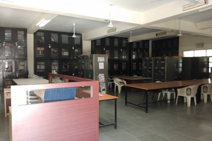 Smt MM Shah Mahila Arts College campus in Mehsana, Gujarat, India — photo 3