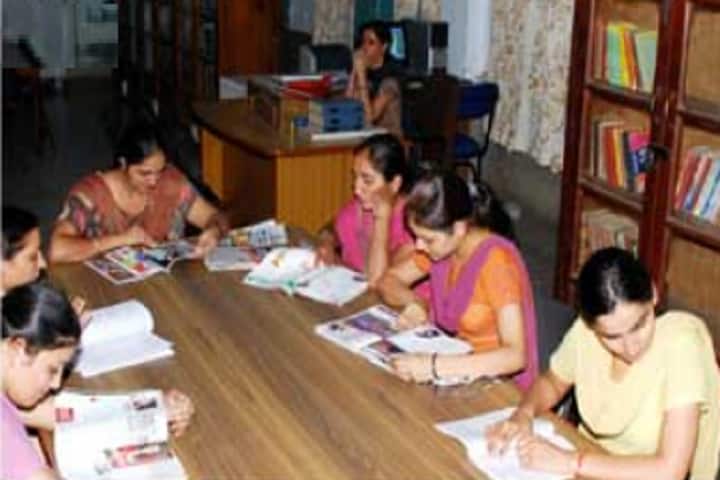 Sant Darbara Singh PG College for Women campus in Moga, Punjab, India — photo 4