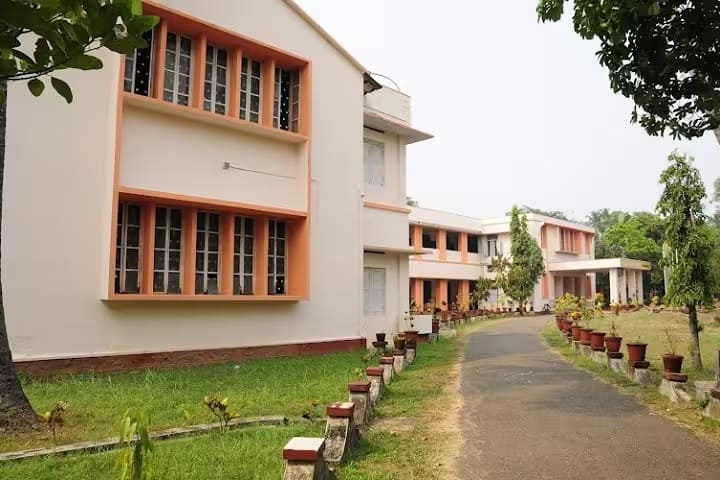 Sree Narayana Mangalam College campus in Moothakunnam, Kerala, India — photo 2