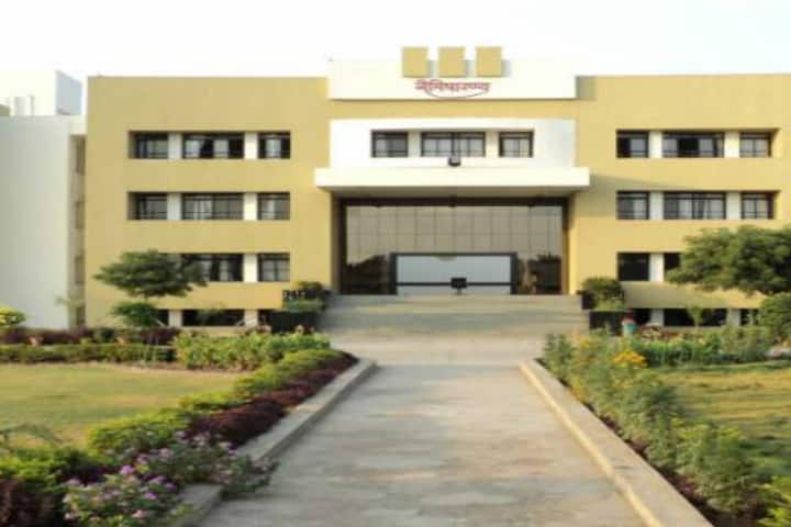 Shree Swaminarayan Naimisharanya College of Science campus in Bhavnagar, Gujarat, India — photo 1