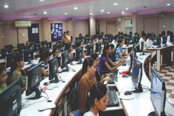 Shree Swaminarayan Naimisharanya College of Science campus in Bhavnagar, Gujarat, India — photo 5