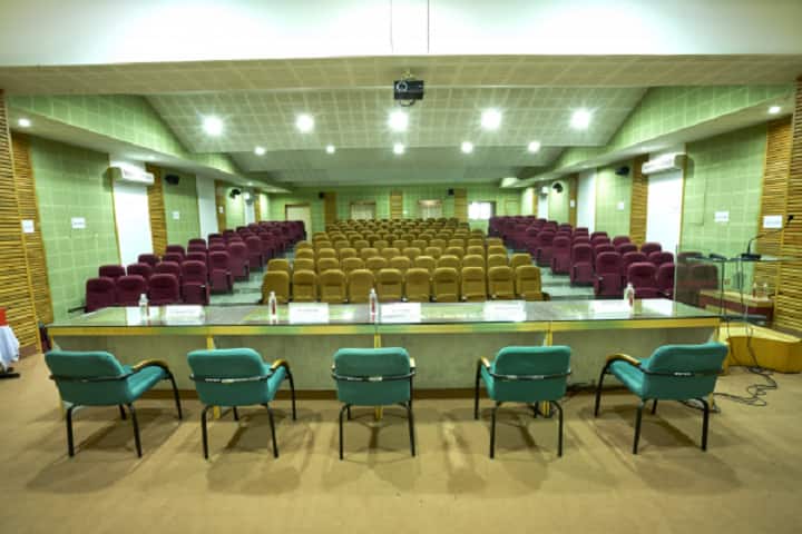 Babaria Institute of Pharmacy campus in Vadodara, Gujarat, India — photo 2