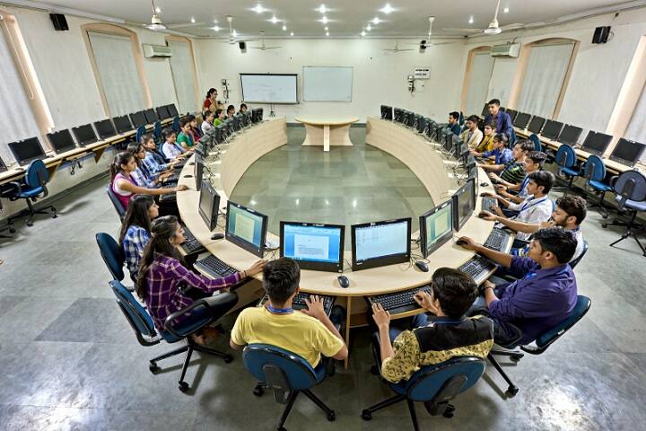 Babaria Institute of Pharmacy campus in Vadodara, Gujarat, India — photo 6