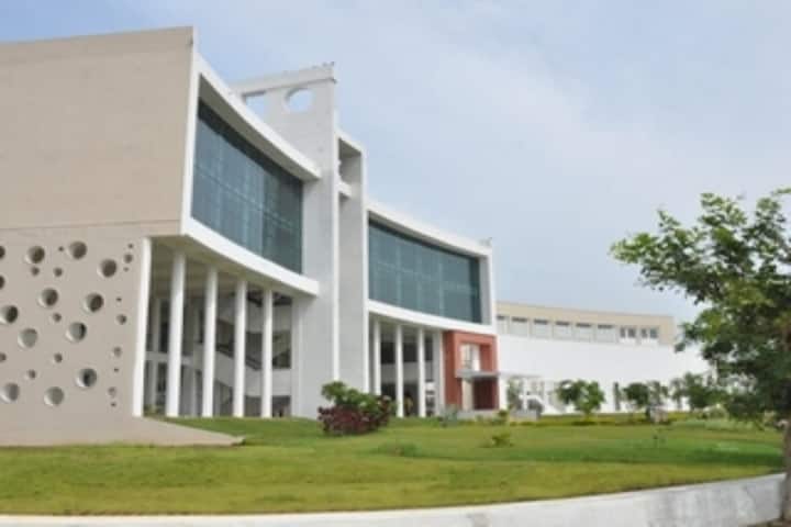 Dhirajlal Gandhi College of Technology campus in Salem, Tamil Nadu, India — photo 4