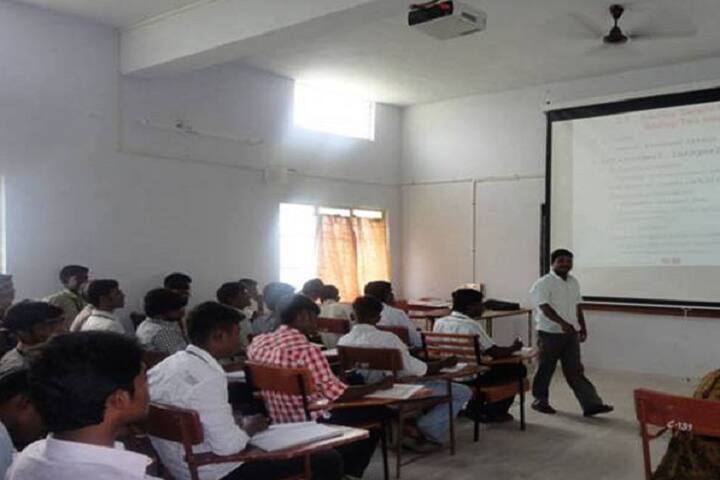 Sri Jagadguru Murugharajendra First Grade College of Arts and Commerce campus in Chikmagalūr, Karnataka, India — photo 2
