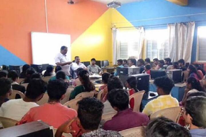 Sri Jagadguru Murugharajendra First Grade College of Arts and Commerce campus in Chikmagalūr, Karnataka, India — photo 3