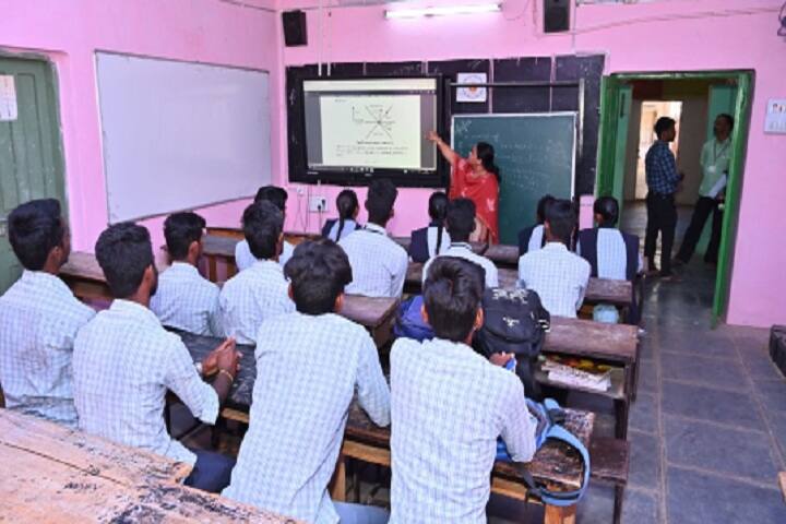 Sri Mahayogi Lakshamma Government Degree College campus in Yemmiganur, Andhra Pradesh, India — photo 4