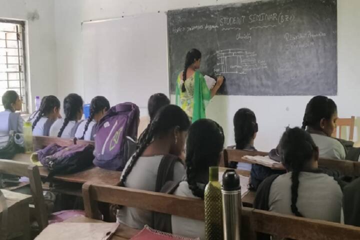 SVD Government Degree College for Women campus in Rajamahendravaram, Andhra Pradesh, India — photo 5