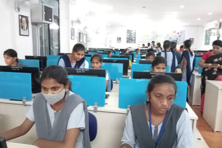 SVD Government Degree College for Women campus in Rajamahendravaram, Andhra Pradesh, India — photo 6