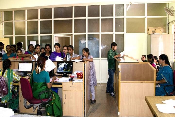 Government First Grade College campus in Bangalore, Karnataka, India — photo 3