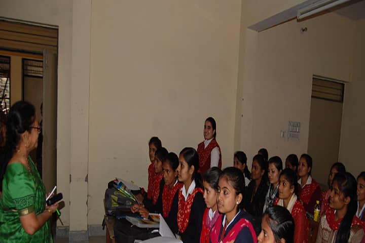 Veerangna Rani Avanti Bai Lodhi Government Mahila Mahavidyalaya campus in Bareilly, Uttar Pradesh, India — photo 2