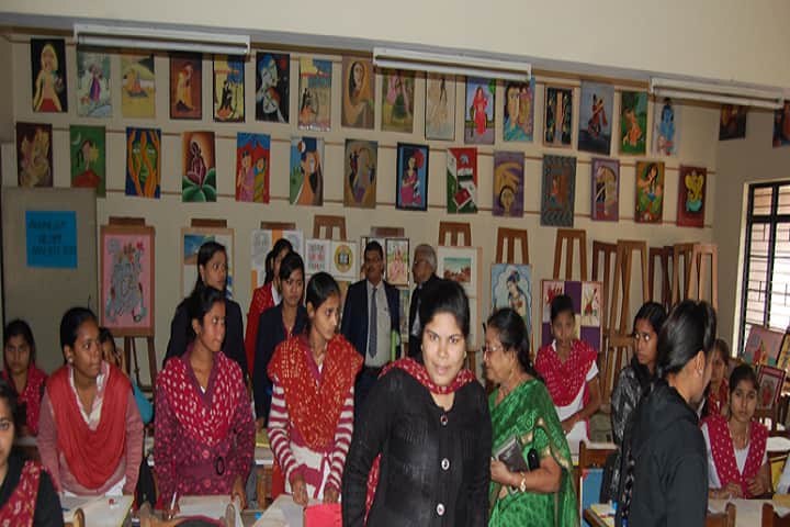 Veerangna Rani Avanti Bai Lodhi Government Mahila Mahavidyalaya campus in Bareilly, Uttar Pradesh, India — photo 3