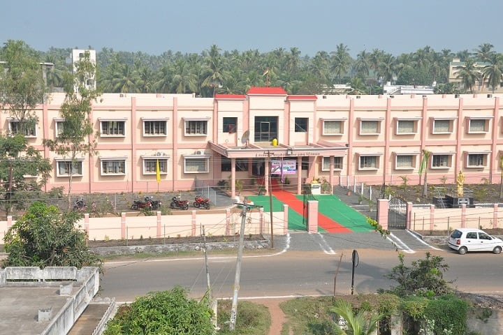 Sri Chintalapati Vara Prasada Murthy Raju Government Degree College campus in West Godavari, Andhra Pradesh, India — photo 1