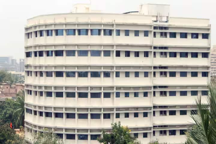 Chetana's Hazarimal Somani College of Commerce and Economics Smt Kusumtai Chaudhari College of Arts campus in Mumbai, Maharashtra, India — photo 2