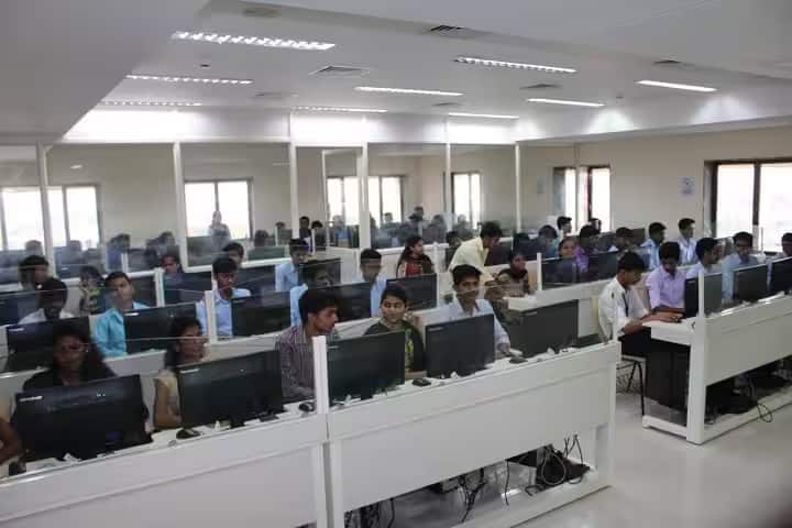 Chetana's Hazarimal Somani College of Commerce and Economics Smt Kusumtai Chaudhari College of Arts campus in Mumbai, Maharashtra, India — photo 4