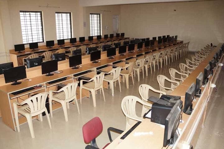 Theni Kammavar Sangam College of Arts and Science campus in Theni, Tamil Nadu, India — photo 4