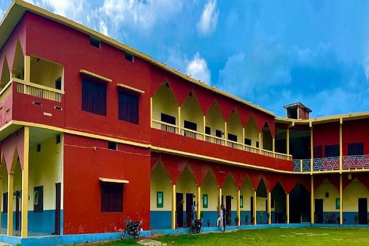 Majeedun Nisa Girls PG College campus in Mau, Uttar Pradesh, India — photo 1
