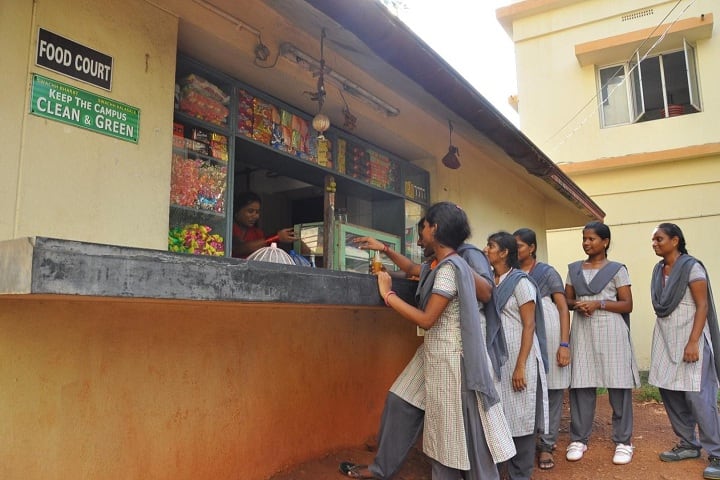 SKSD Mahila Kalasala campus in Tanuku, Andhra Pradesh, India — photo 5