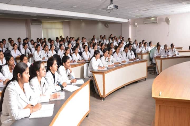 Teerthanker Mahaveer Dental College and Research Centre campus in Moradabad, Uttar Pradesh, India — photo 3